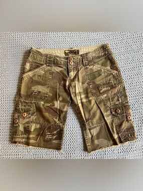 Women’s Vintage Billabong Camouflage Cargo Shorts - Olive Camo